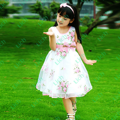 Платье детское с принтом цветов и атласным бантом под грудью