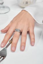 Кольцо 7 Crystals с белым топазом