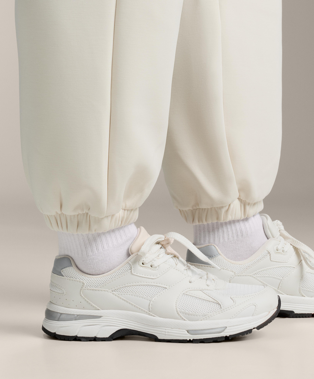 Oysho Универсальные беговые кроссовки, белый