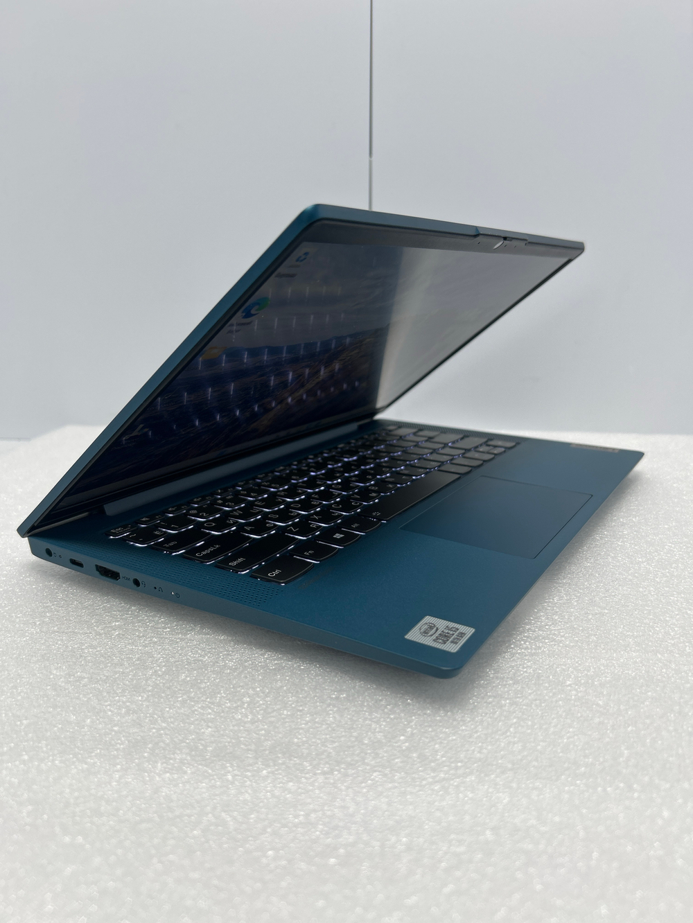 Ноутбук Lenovo IdeaPad 5 14IIL05 (81YH0067RU) 14"/Intel Core i5 1035G1/RAM 8GB/SSD 512GB/Intel UHD Graphics/1920х1080/IPS/Windows 11/Подсветка кл-ры: LED/синий. Состояние: Уценка/ царапины на матрице