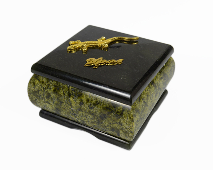 Шкатулка Урал, ящерица, змеевик, 75x75x55 мм