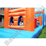 Спортивный надувной батут "Замок со скалой"