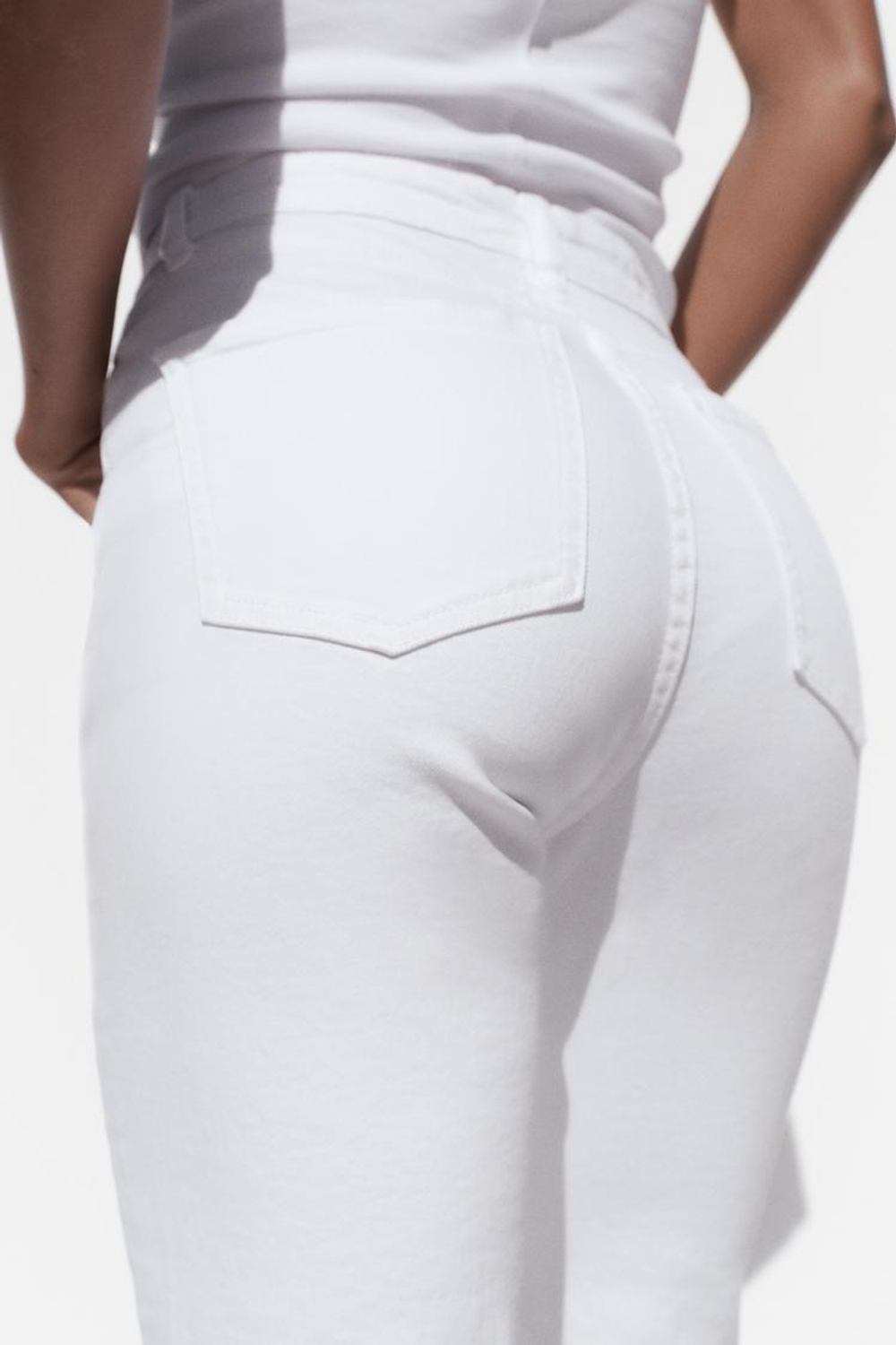 ZARA ДЖИНСЫ TRF CROPPED FLARE С ВЫСОКОЙ ПОСАДКОЙ, БЕЛЫЙ