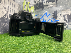 Nikon F100