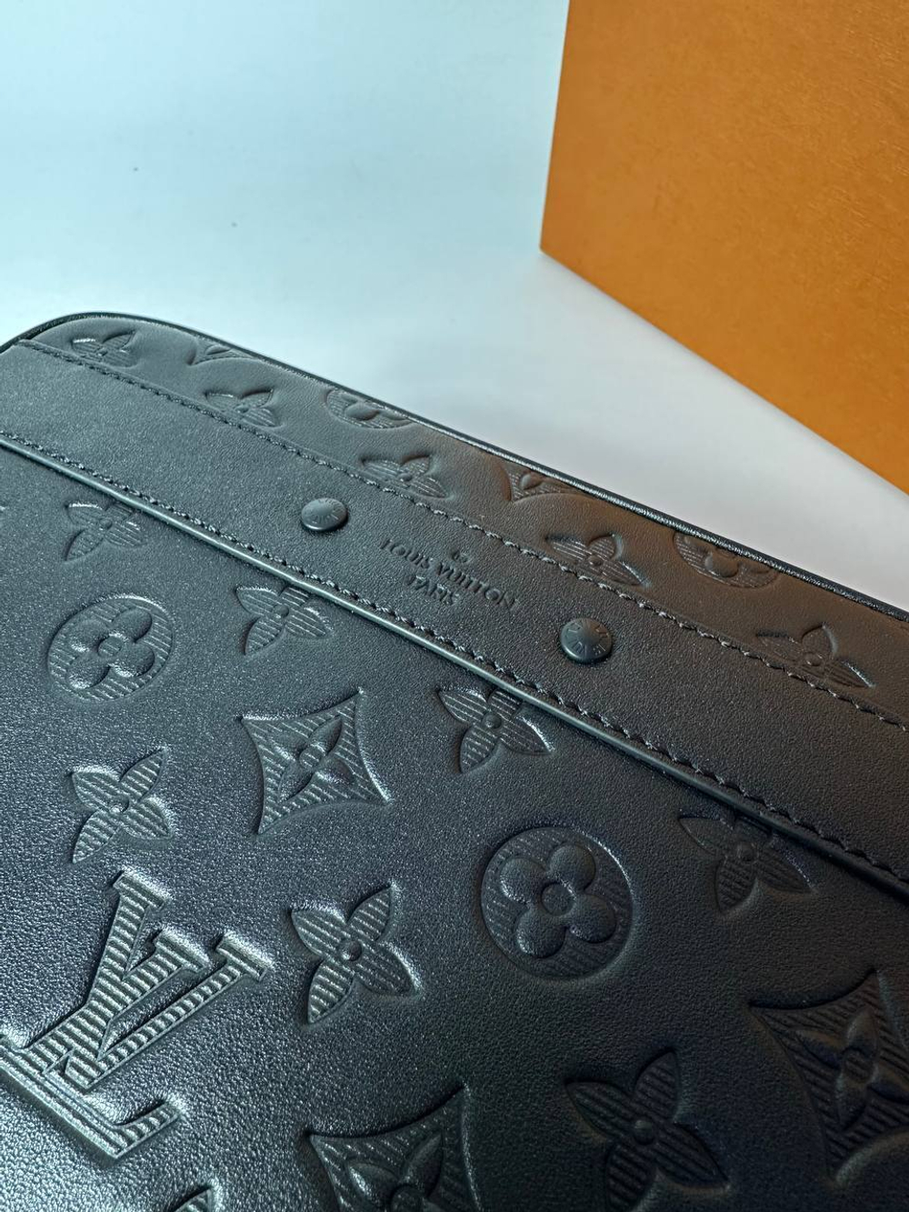 Нессер Louis Vuitton