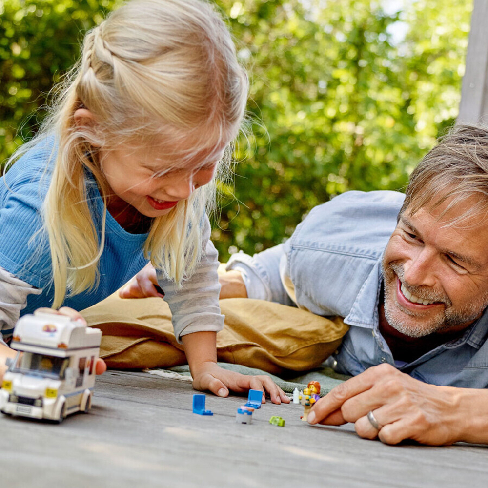 Конструктор LEGO City 60283 Отпуск в доме на колёсах