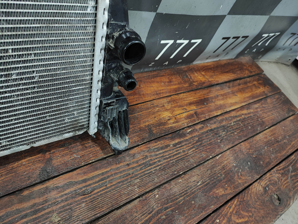 Радиатор двигателя Mercedes V-Class (W447) 14-нв Б/У Оригинал A4475010001