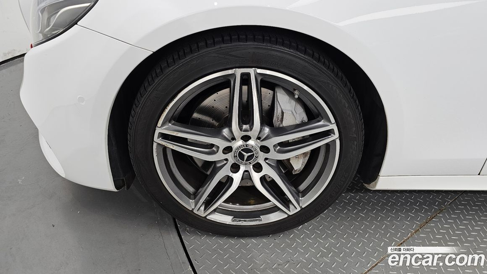 Mercedes-Benz E-Class W213 E300 AMG Line (09.2019)