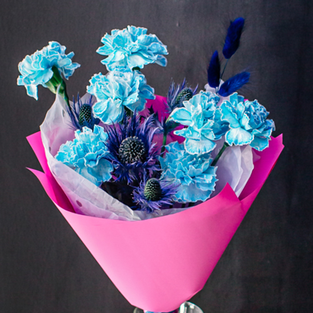 16. Оригинальный букет с эрингиумом и диантусами