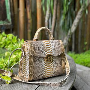 Сумки из кожи питона