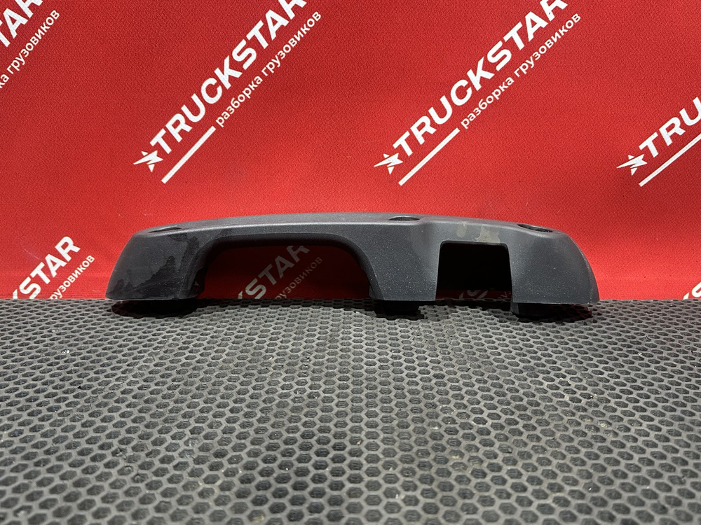 Ручка решетки радиатора правая