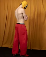 Красные брюки 