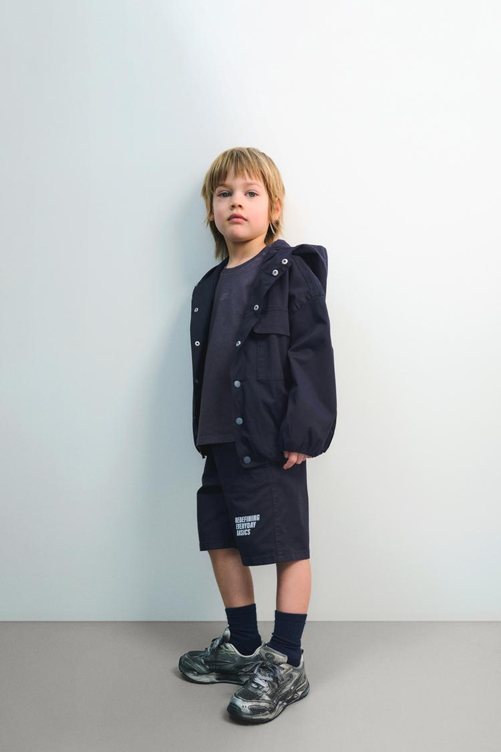 ZARA КУРТКА С КАПЮШОНОМ И ЛОГОТИПОМ, АНТРАЦИТОВО-СЕРЫЙ