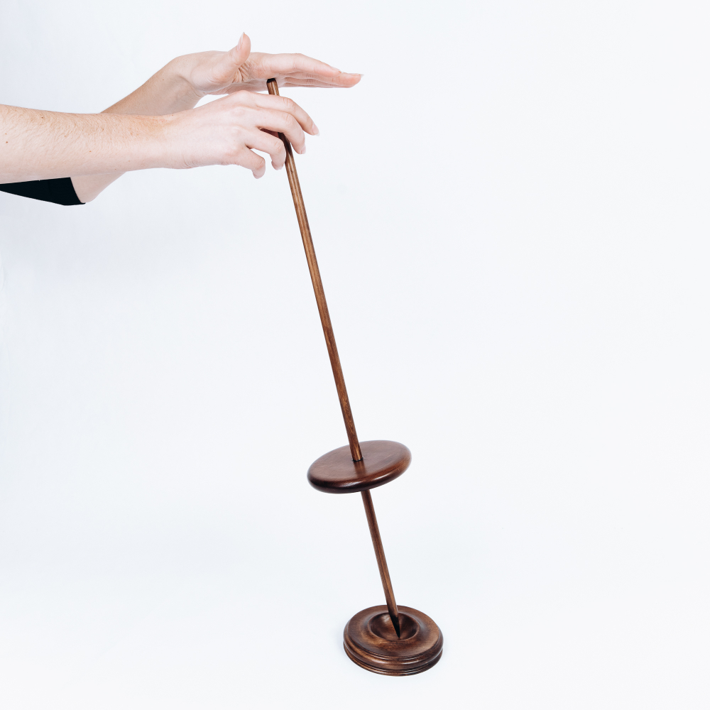 Веретено новахо со специальной базой из дерева сосна и с основанием. Art of Siberia. B62