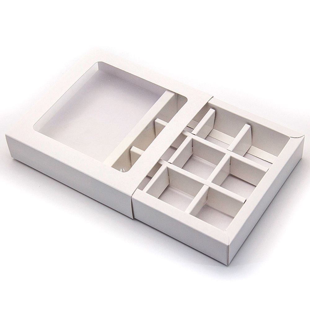 Коробка для 9 конфет с обечайкой с окном БЕЛАЯ 13,8*13,8*3,8 см