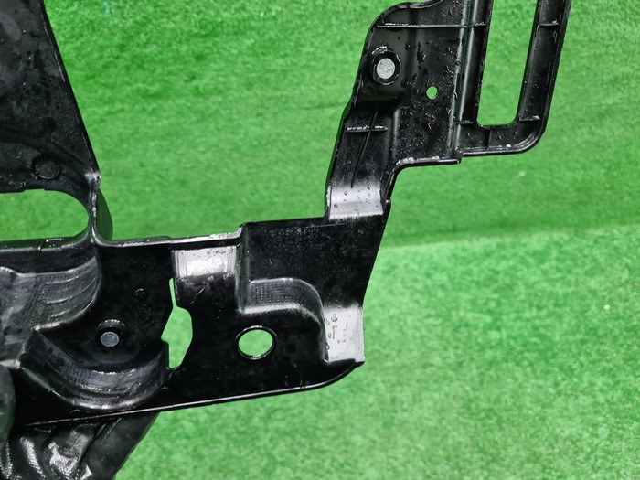 Кронштейн пола правый LR Discovery Sport (19-нв)