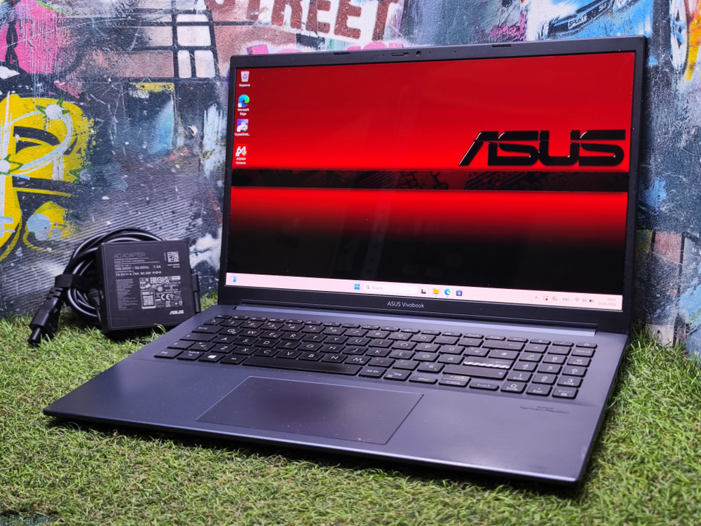 ASUS VivoBook 15 Ryzen 7 5800H/16Gb/1Tb/Vega/FHD/OLED
