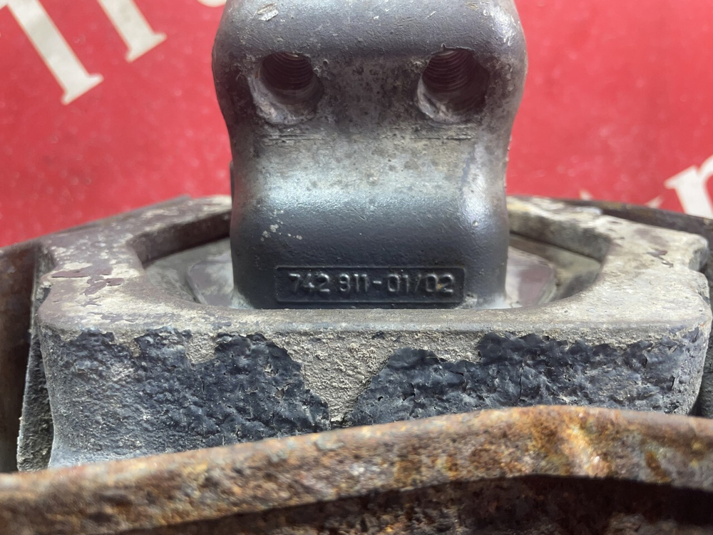 Подушка двигателя задняя