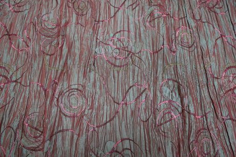 Тафта жатая вышивка красновато-зеленая