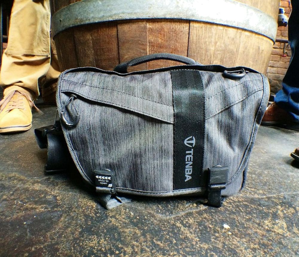 Tenba DNA Messenger 13 Graphite