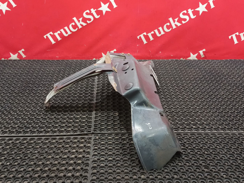 Подкрылок передний правый