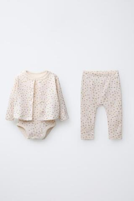 ZARA КОМПЛЕКТ, КУРТКА, БОДИ И ЛЕГИНСЫ С ЦВЕТОЧНЫМ ПРИНТОМ, ЭКРЮ