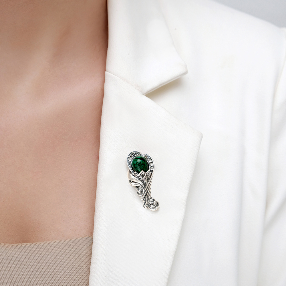 "Спб О С Камнем" брошь в серебряном покрытии из коллекции "Города России" от Jenavi с замком булавка