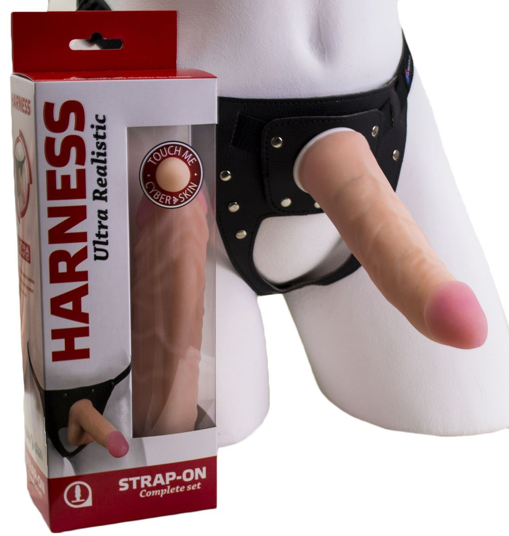 Страпон Харнесс из двух предметов: трусики с плугом и насадка-фаллос - 18 см.
