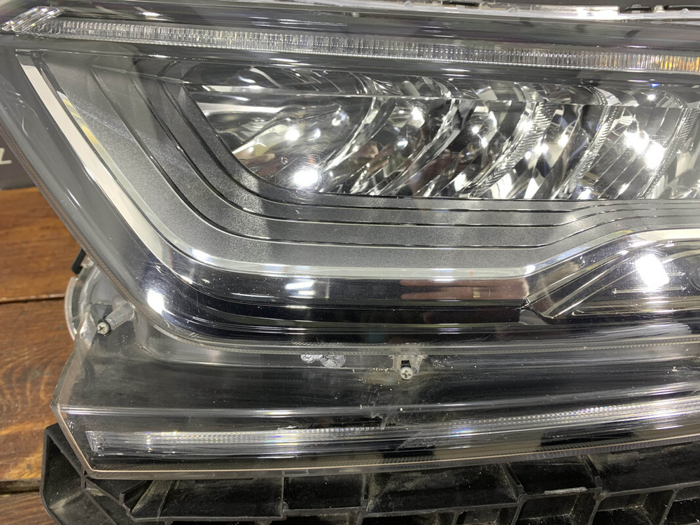 Фара левая LED Honda CR-V 5 (RW) 16-нв Б/У Оригинал 33150TLAG11