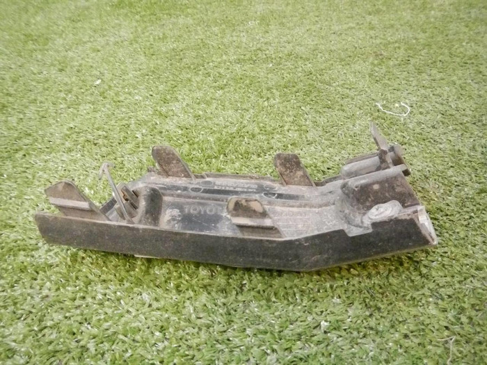 Заглушка буксировочного крюка Toyota Highlander 3 U50 (2016-2019)