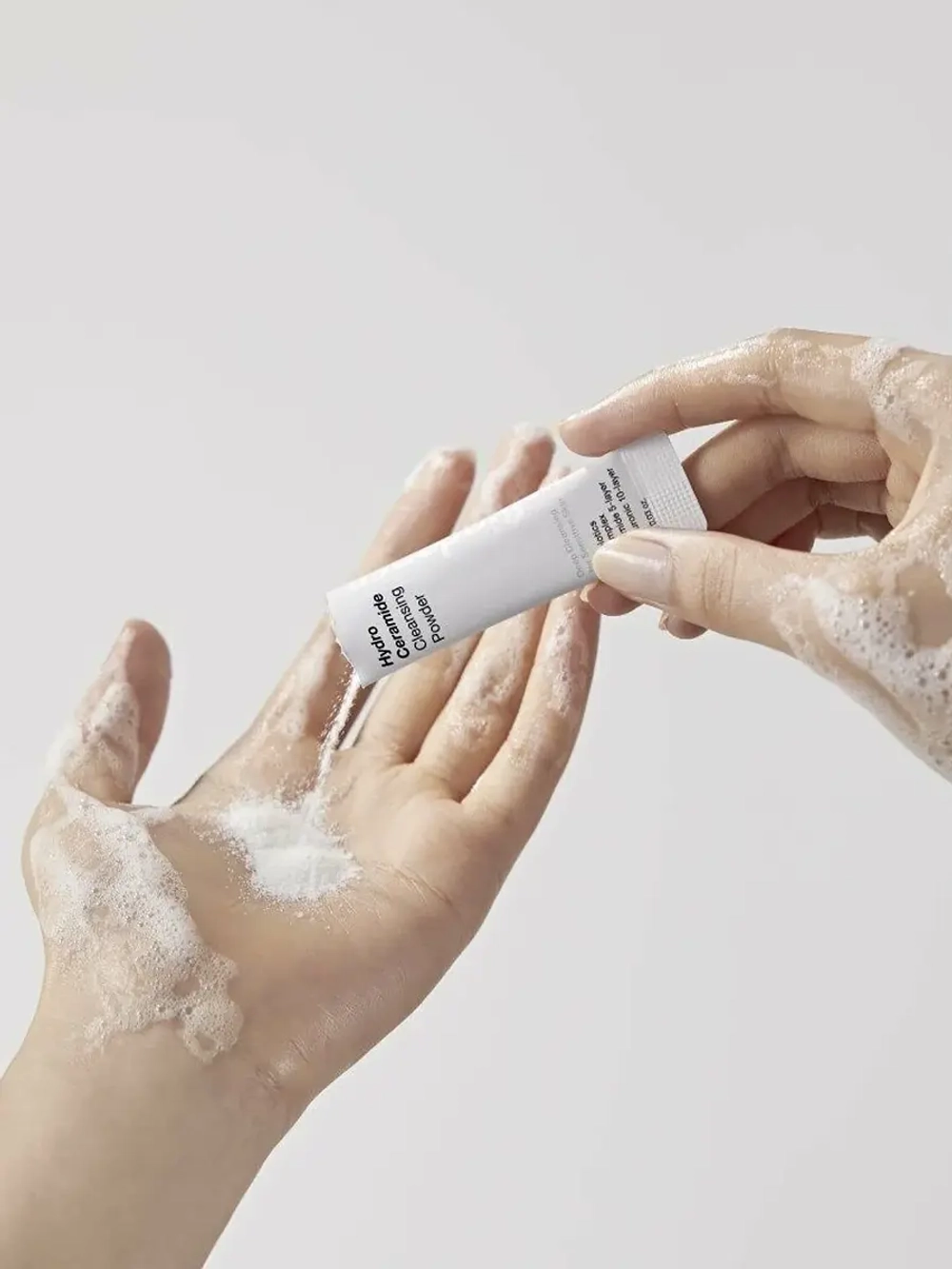 Biodance Энзимная пудра с пробиотиками и керамидами Hydro Ceramide Cleansing Powder 1 гр х 30 шт