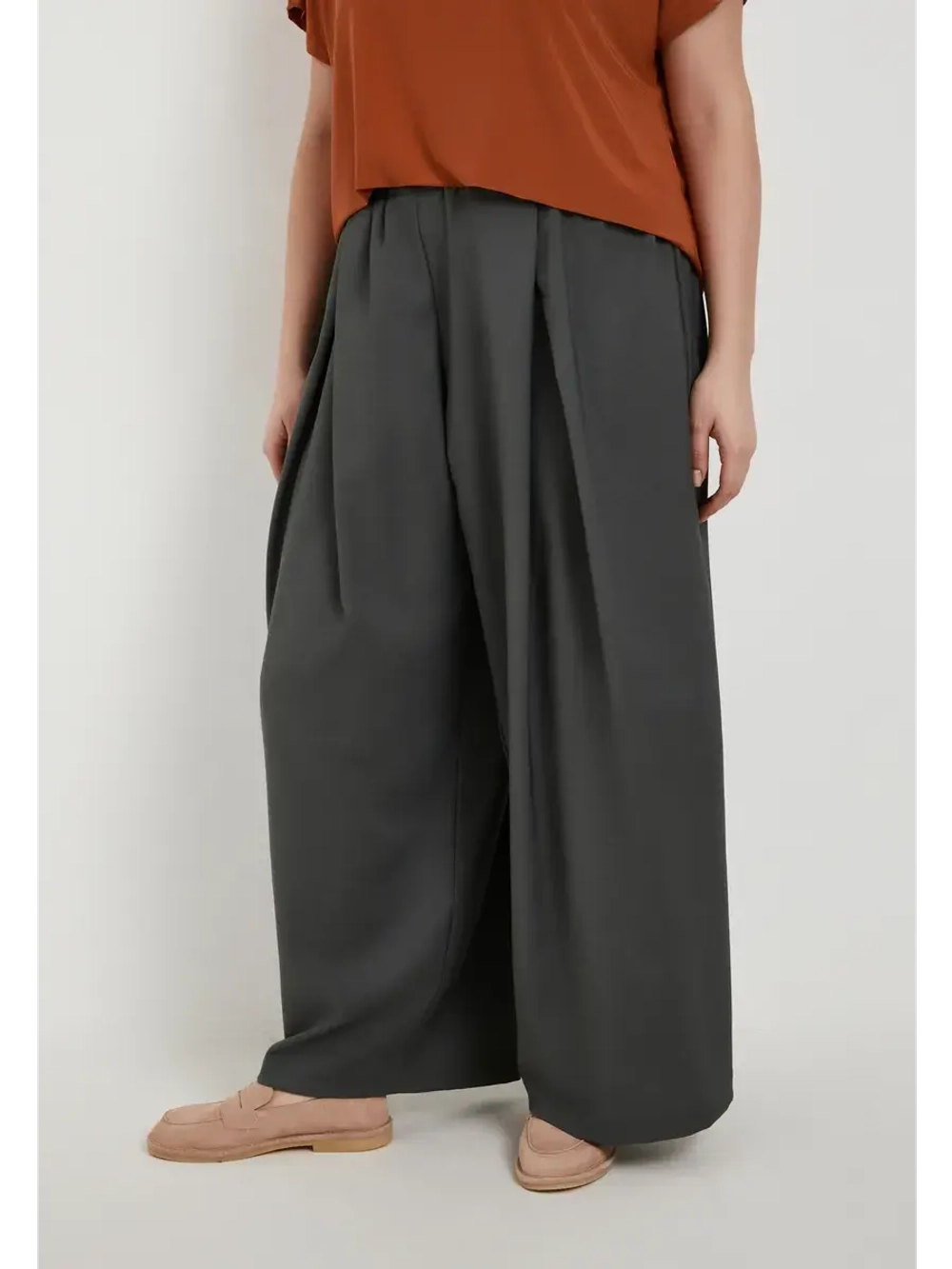 Брюки широкие со складками