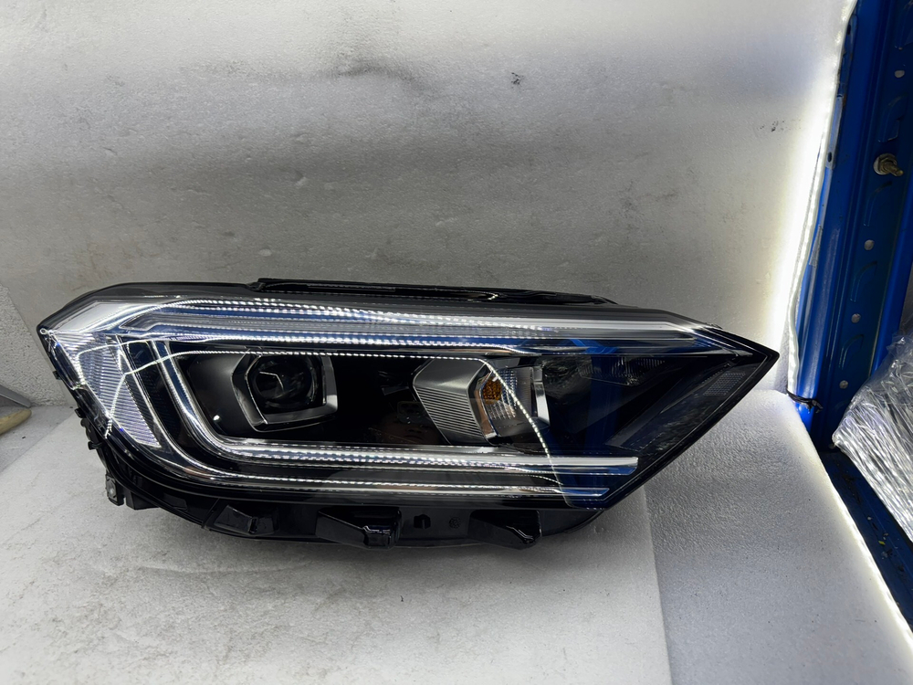 LED фары оригинальные для Volkswagen Jetta 2022-2024