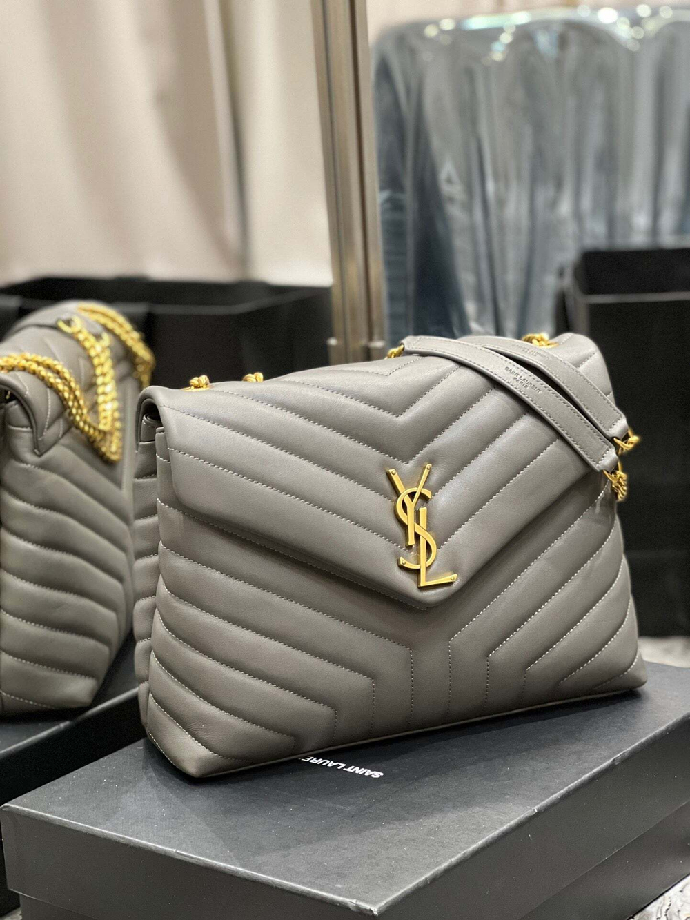 Yves Saint Laurent Loulou 32 cm