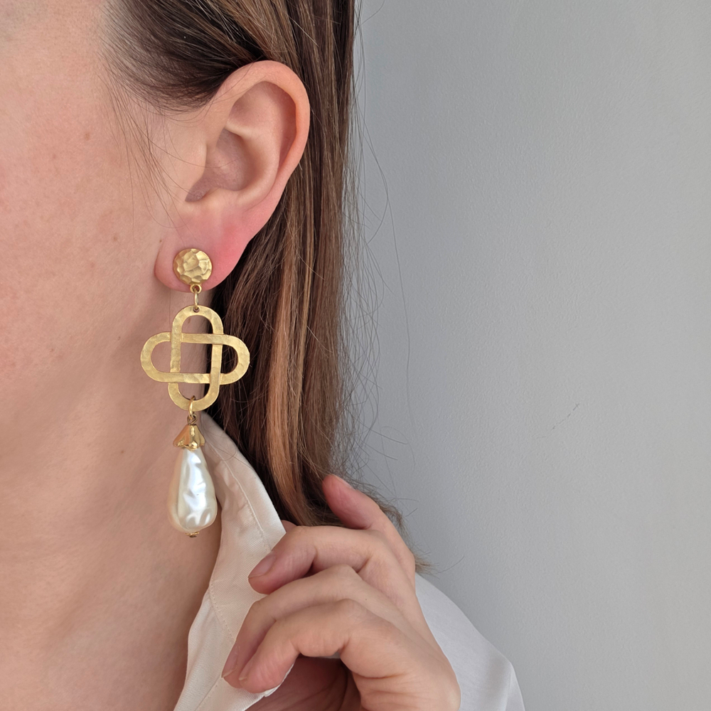 Серьги с подвесной жемчужиной