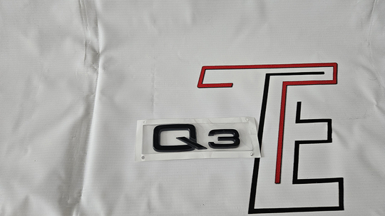 Шильдик Audi Q3