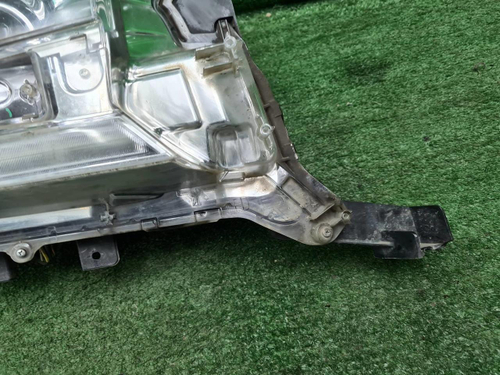 Битая Фара правая Land Cruiser 200 (15-21) LED