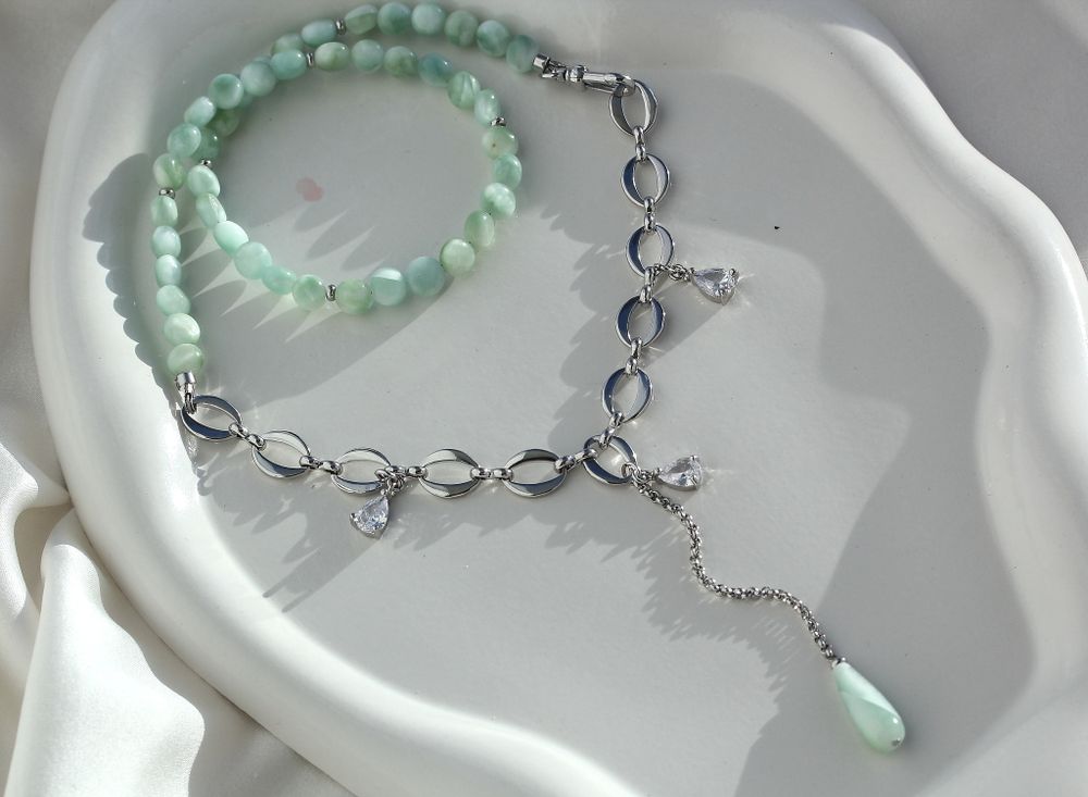 Колье из Ангелита