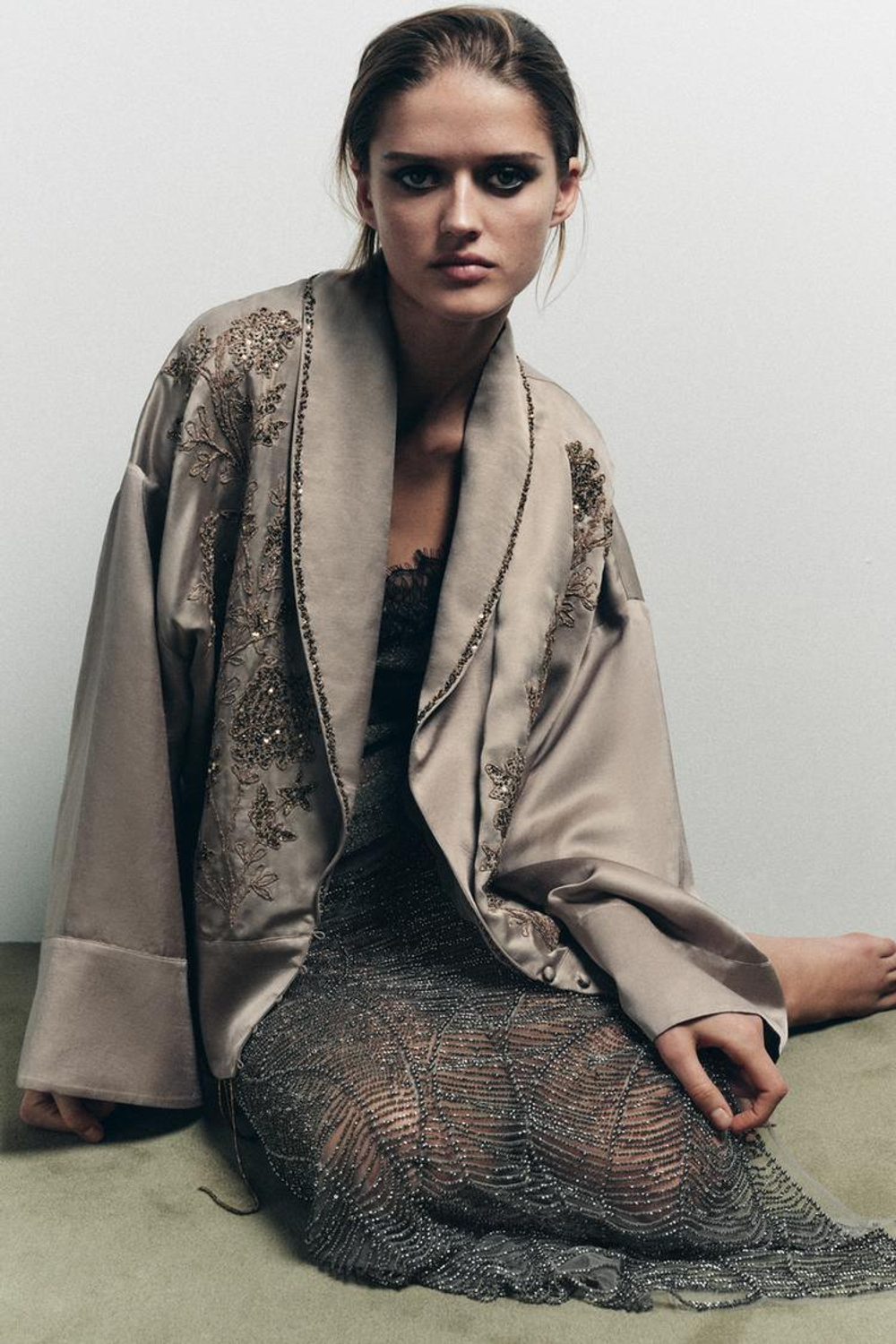 ZARA КИМОНО С ВЫШИВКОЙ И БУСИНАМИ, СЕРЫЙ