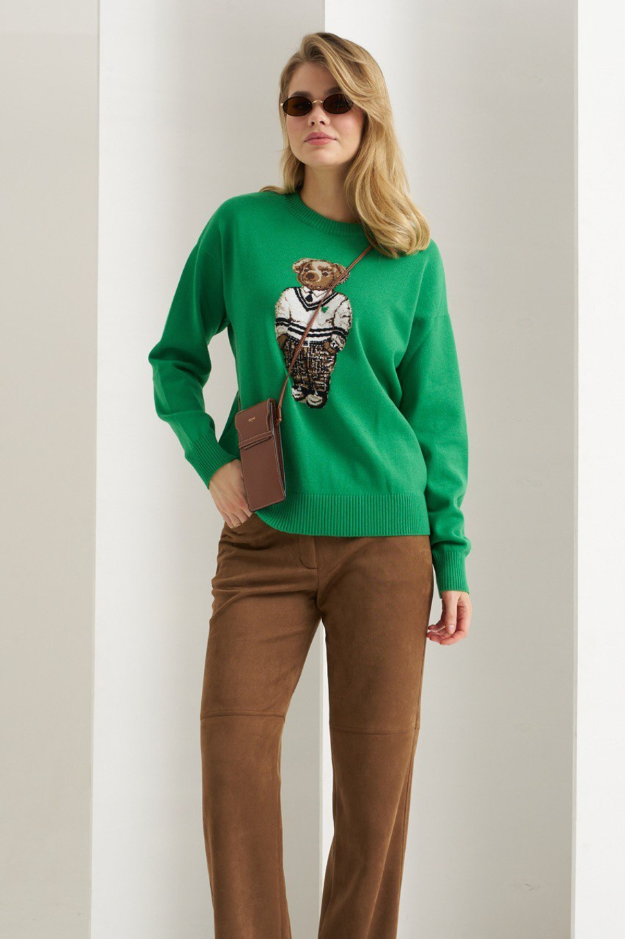 Джемпер с медведем зеленый