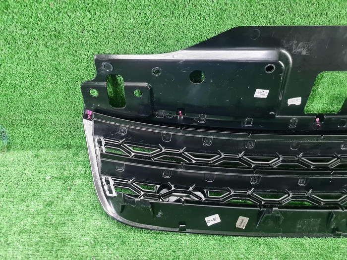 Решетка радиатора Land-Rover Discovery 5 (2016-2021)