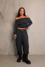 Брюки на резинке из тонкого трикотажа