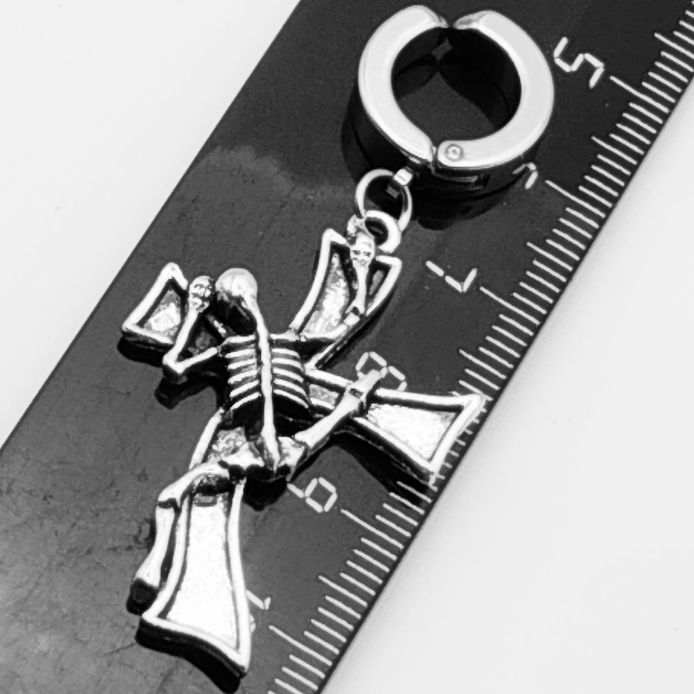 Клипса ( 1 шт) "Скелет на кресте" без прокола уха. Медицинская сталь
