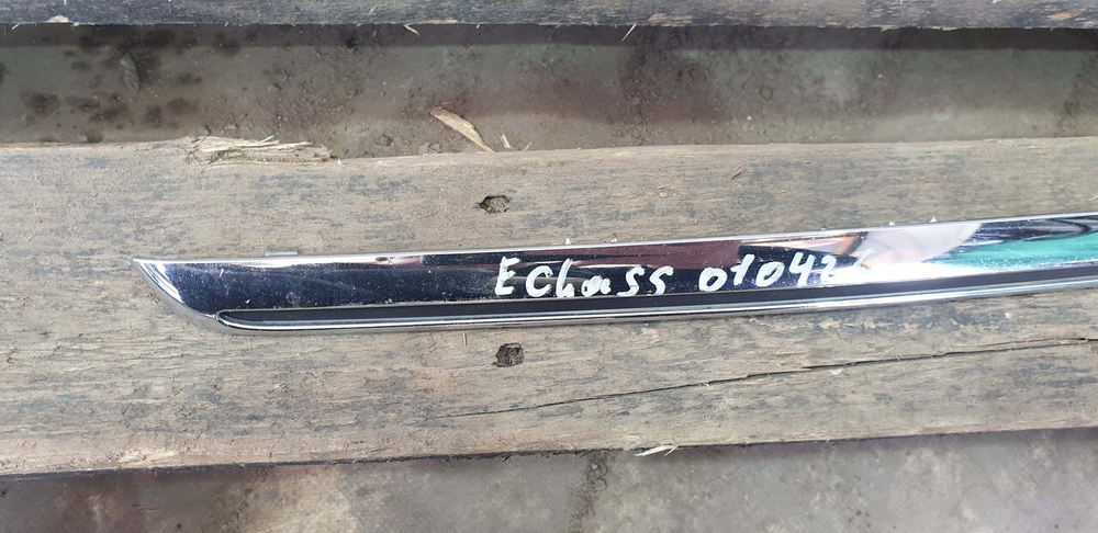 Молдинг решетки радиатора Mercedes E (W213) 16-20 Б/У Оригинал A2138880273