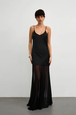 Платье из атласа со вставкой из сетки черного цвета