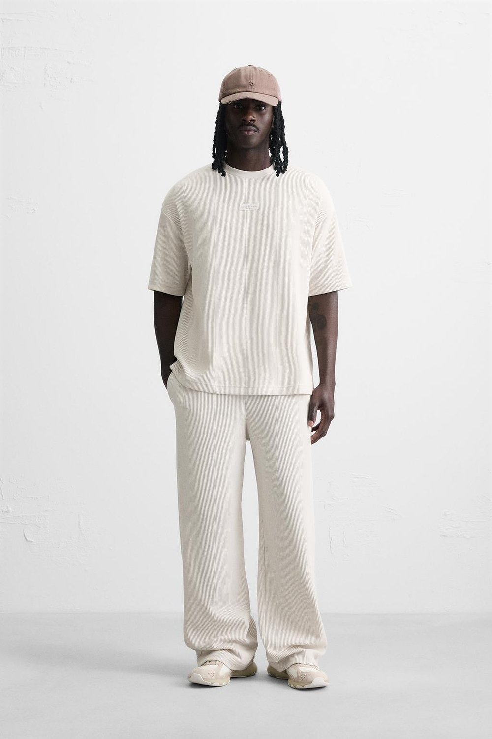 ZARA ФУТБОЛКА ИЗ РЕЛЬЕФНОЙ ТКАНИ, ЦВЕТ ЛЬДА