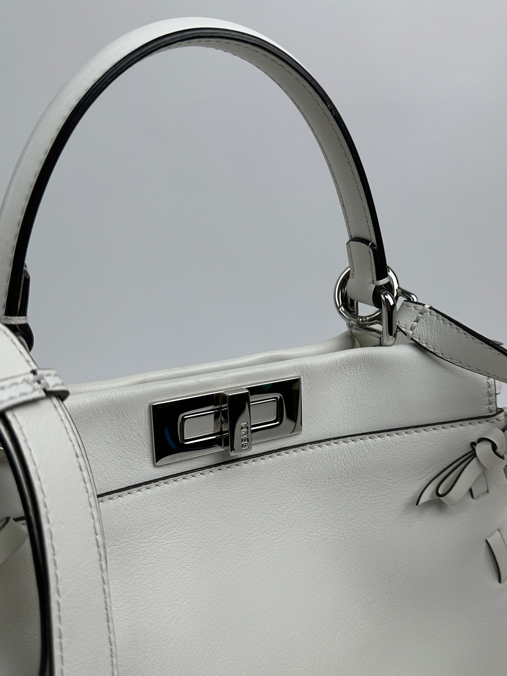 Сумка Fendi Peekaboo Medium Fiocco Bianca