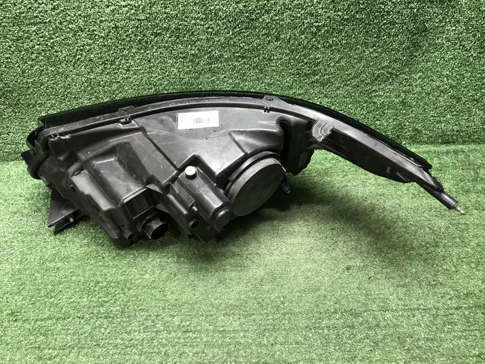 Фара правая Range Rover Vogue 4 12-17 ксенон