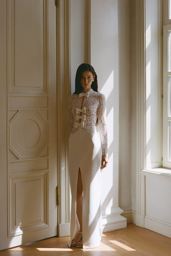 Платье макси из кружева и крепа