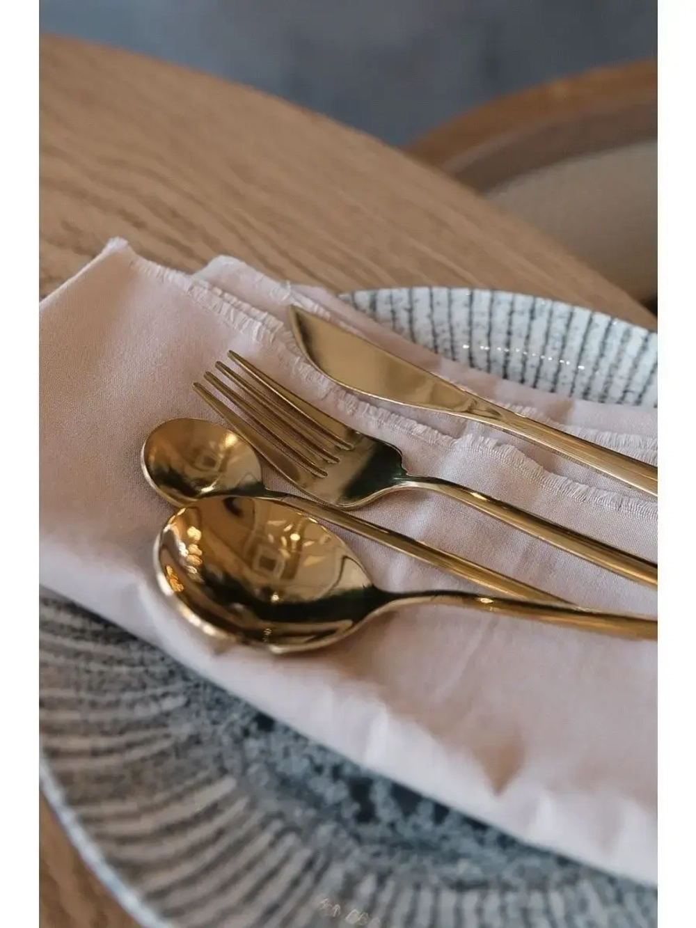 Набор столовых приборов ложек и вилок